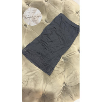 Shorty sous robe dentelle noir